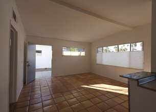 975 E Camino Parocela in Palm Springs, CA - Building Photo - Building Photo