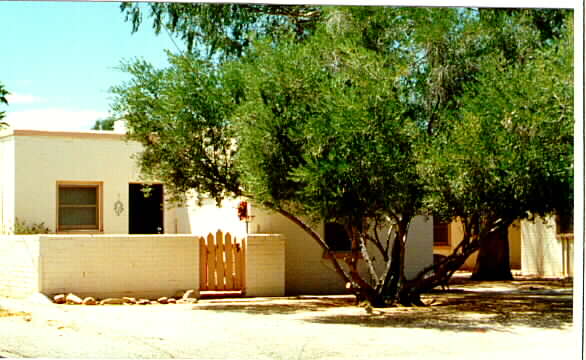 1211 N Jones Blvd in Tucson, AZ - Foto de edificio - Building Photo