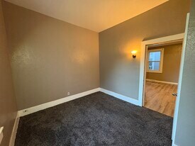 1221 Peck St in Toledo, OH - Building Photo