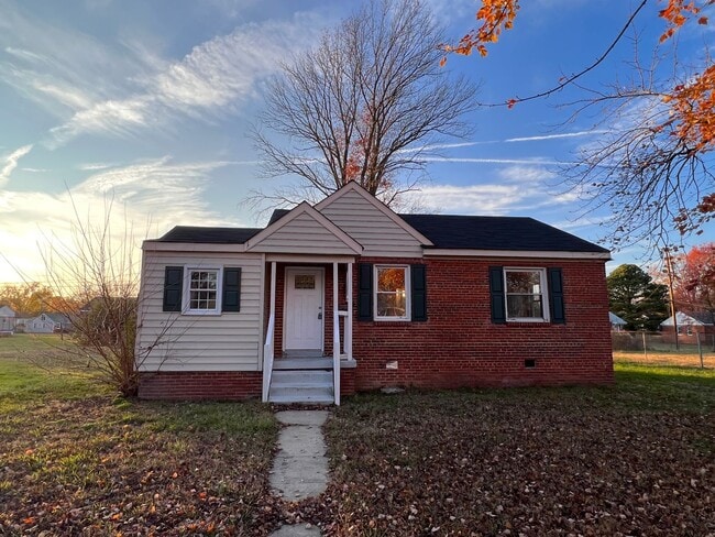 property at 4608 Eastover Ave