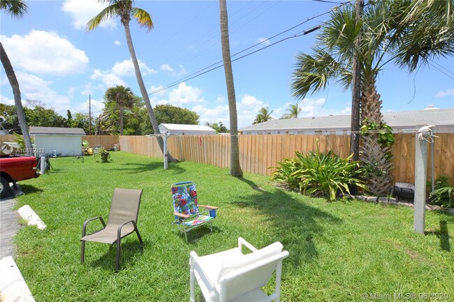 211 Sunrise Ave-Unit -2 in Lantana, FL - Building Photo - Building Photo