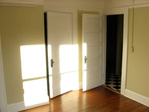 Sans Souci Apartments in St. Petersburg, FL - Foto de edificio - Building Photo