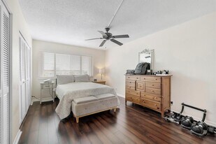 125 Shore Ct, Unit 304a in North Palm Beach, FL - Building Photo