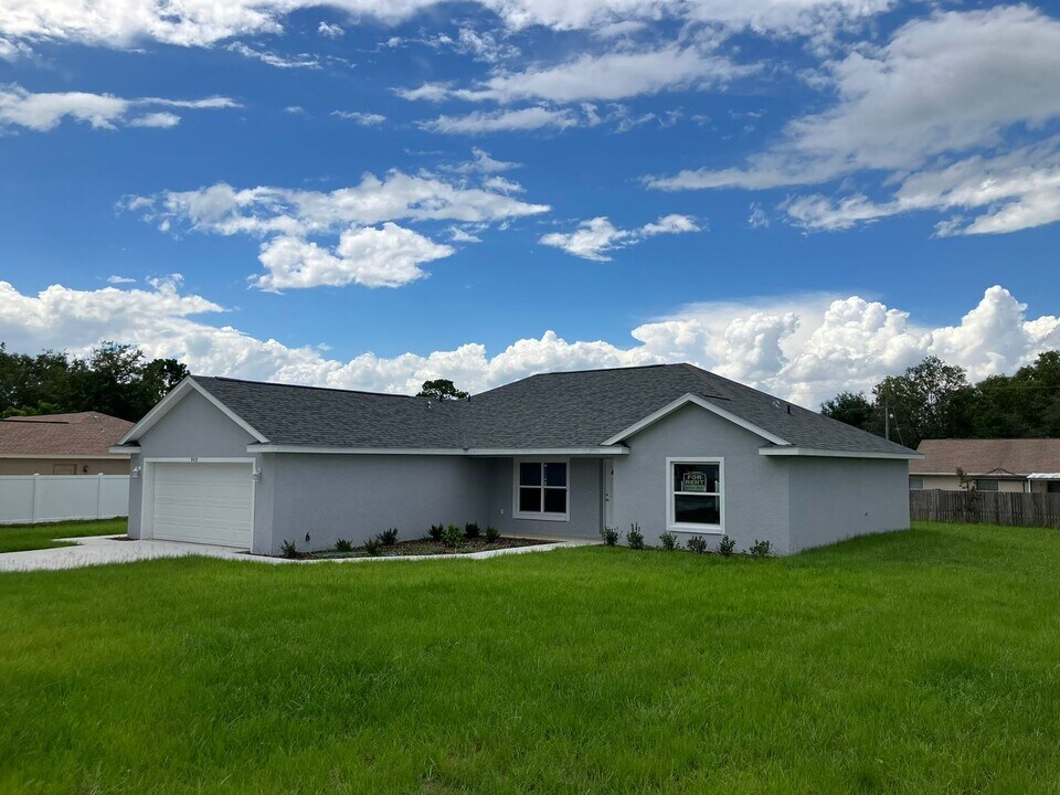 9419 SE 163rd St in Summerfield, FL - Foto de edificio