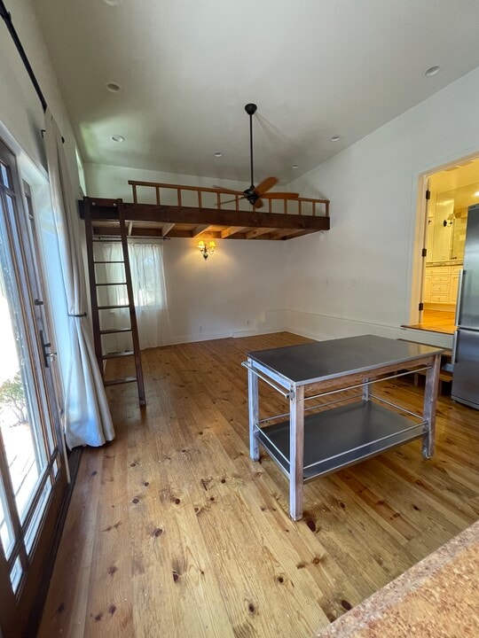 754 Old Topanga Canyon Rd, Unit Space 1 in Topanga, CA - Foto de edificio