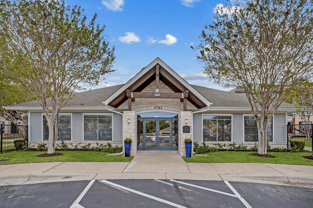 Frontier East Apartments in Austin, TX - Building Photo