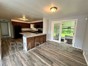 319 Elfort Dr in Pittsburgh, PA - Building Photo - Building Photo