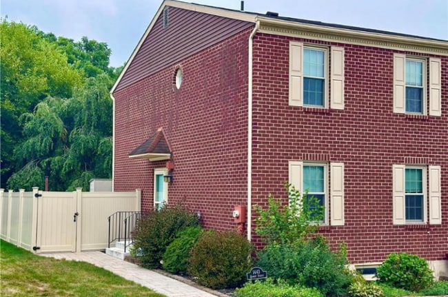 property at 1443 Robert St