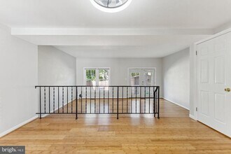 12098 Winona Dr in Lake Ridge, VA - Building Photo - Building Photo