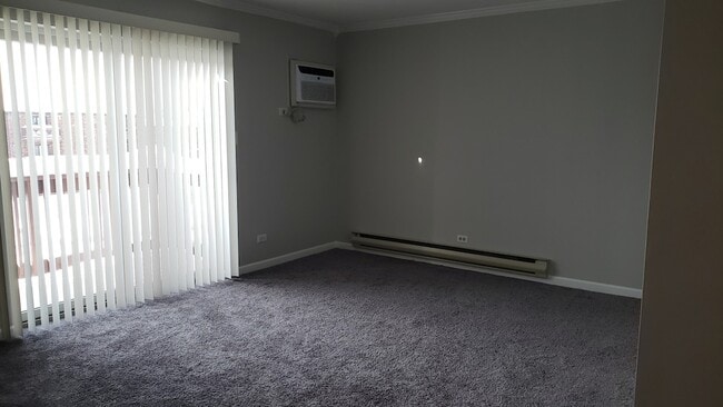 1033 Spruce St, Unit 3A in Glendale Heights, IL - Foto de edificio - Building Photo