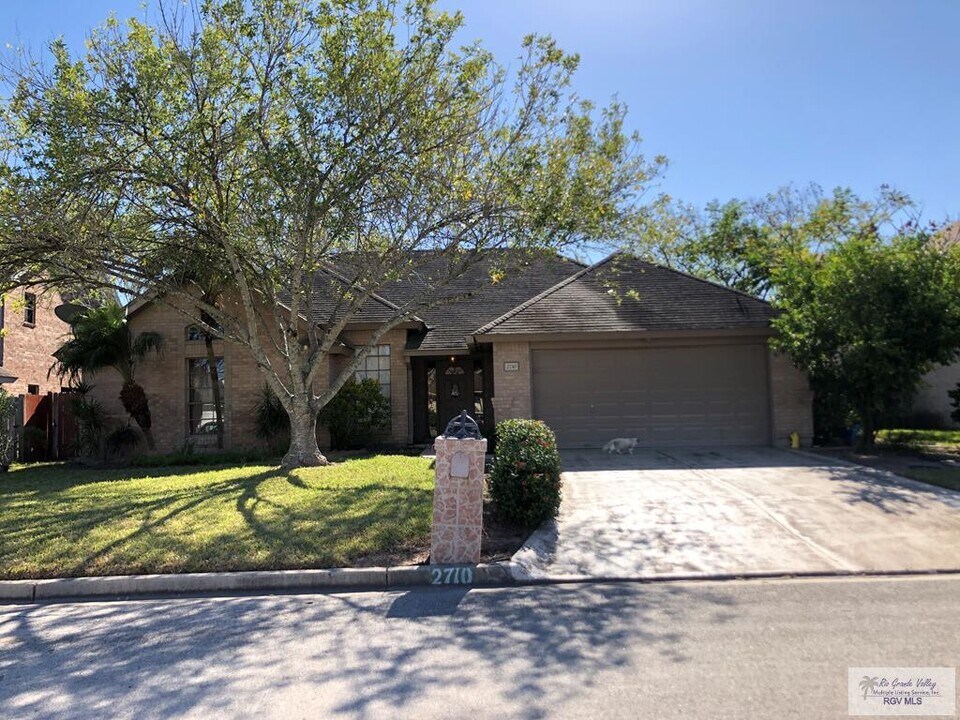 2710 Tranquil Trl in Brownsville, TX - Foto de edificio