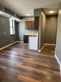 2905 Glenmore Ave photo'