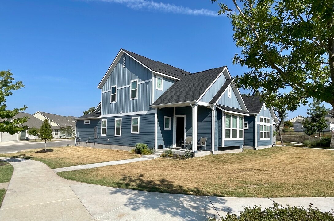 108 Harborside Dr in San Marcos, TX - Building Photo
