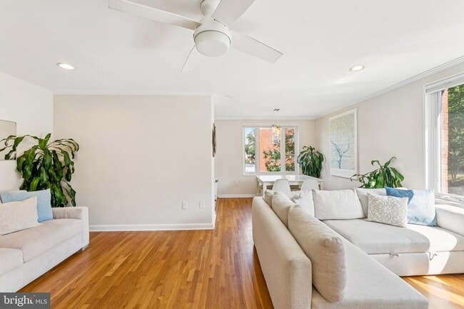 2400 41st St NW in Washington, DC - Building Photo - Building Photo