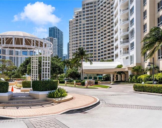 848 Brickell Key Dr in Miami, FL - Building Photo - Building Photo