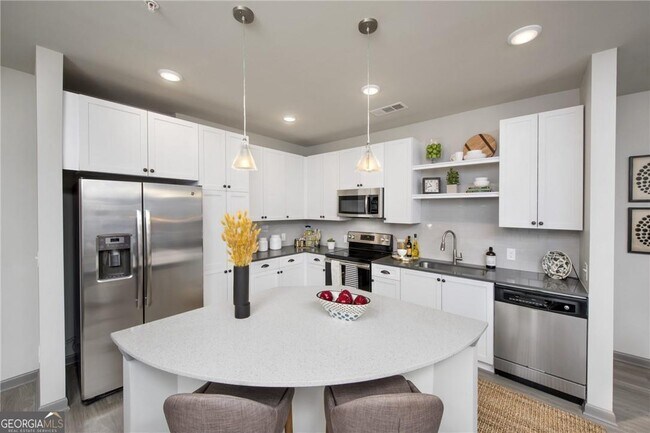 6105 Peachtree Dunwoody Rd-Unit -316 in Atlanta, GA - Building Photo - Building Photo