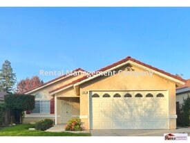 5202 W Fremont Ave in Fresno, CA - Building Photo