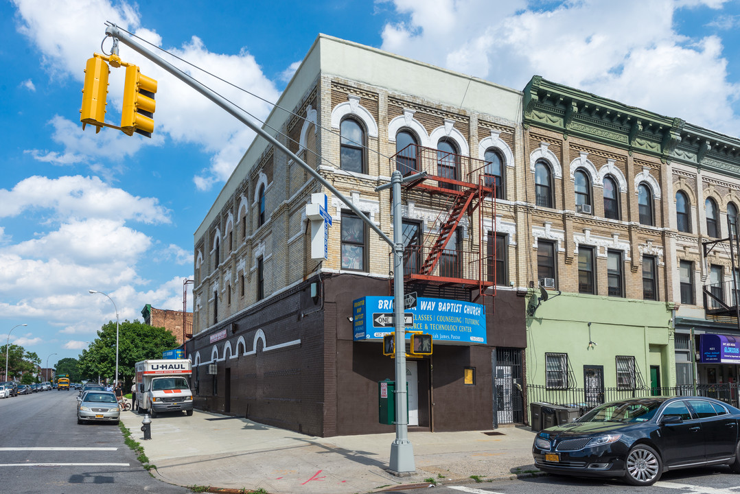 Throop in Brooklyn, NY - Building Photo