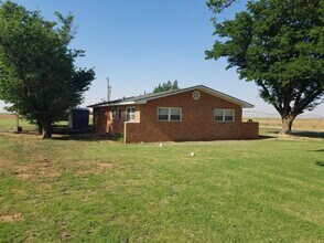 8902 E County Rd 7700 in Slaton, TX - Building Photo - Building Photo