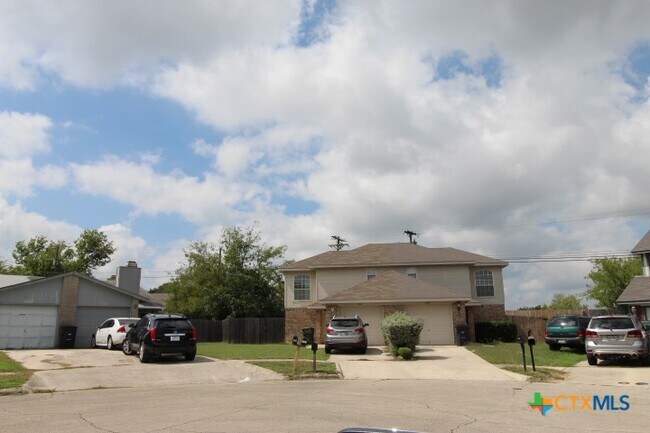 property at 2412 Skylark Cir