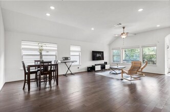 404 Red Matador Ln in Leander, TX - Foto de edificio - Building Photo