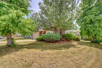 11898 E Harvard Ave in Aurora, CO - Building Photo - Building Photo
