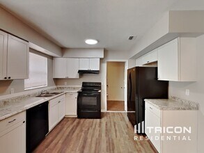 607 Falkirk Ave in Valrico, FL - Building Photo - Building Photo