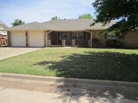 2106 Bellaire Dr in Moore, OK - Building Photo