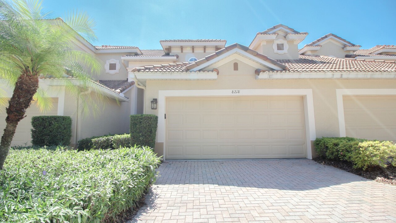 8218 Via Verona Via in Orlando, FL - Building Photo