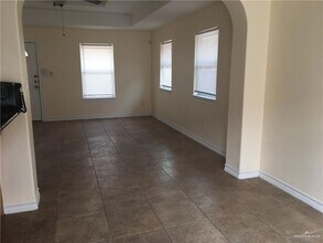 4008 Parkplace Ave, Unit 4 in Pharr, TX - Foto de edificio - Building Photo