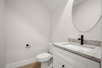 17401 Homestead Haven Dr in Bee Cave, TX - Foto de edificio - Building Photo