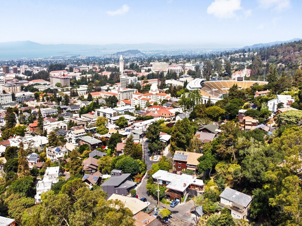 52 Panoramic Way in Berkeley, CA - Building Photo