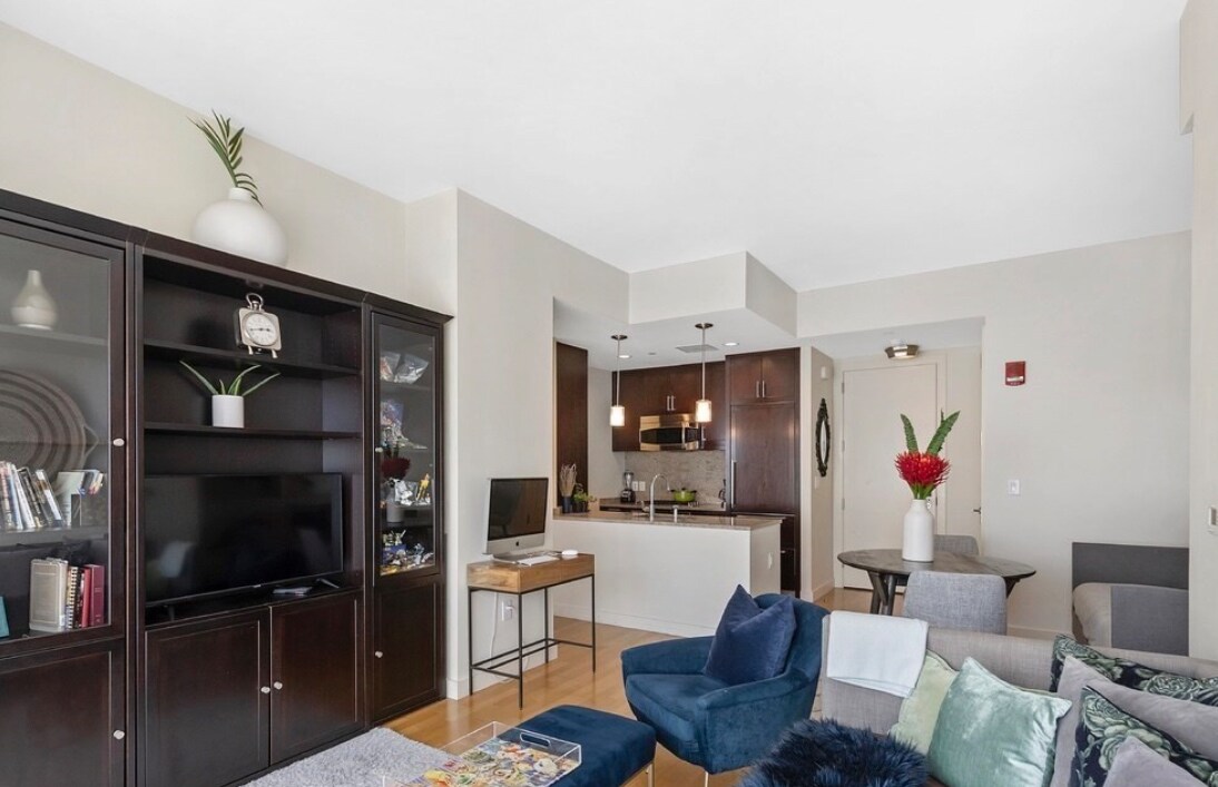 38 Cumberland Ave, Unit 3 in Brookline, MA - Foto de edificio