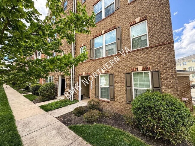 3190 Yeager Dr in Herndon, VA - Building Photo - Building Photo