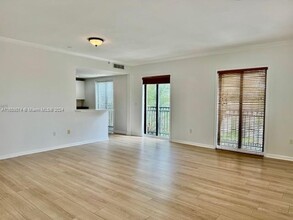 671 Biltmore Way, Unit 402 in Coral Gables, FL - Building Photo - Building Photo