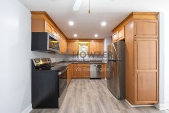 307 W Main St in Barnstable, MA - Building Photo - Building Photo