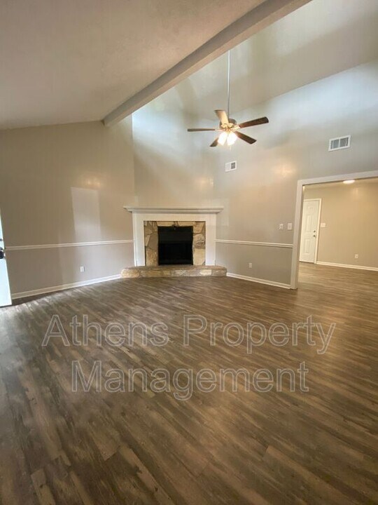 195 Creekwood Dr in Athens, GA - Building Photo