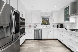 2617 Bayview Dr in Fort Lauderdale, FL - Building Photo - Building Photo