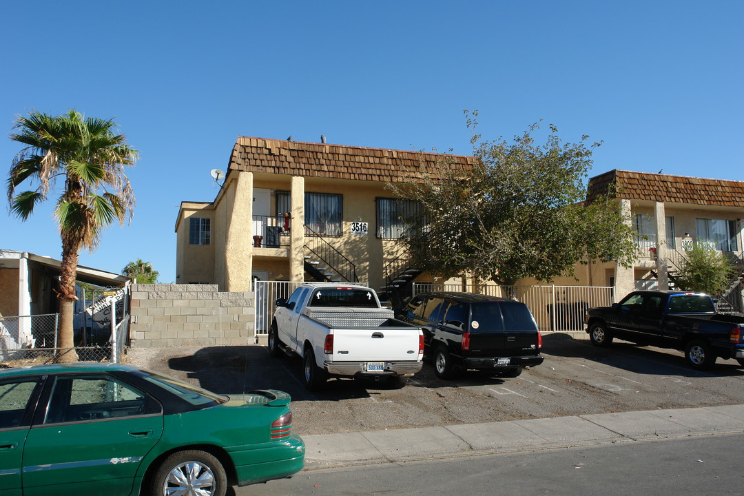 3516 Thomas Ave in North Las Vegas, NV - Foto de edificio