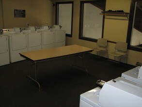 4575 W 80th St Cir-Unit -306 in Minneapolis, MN - Building Photo - Building Photo