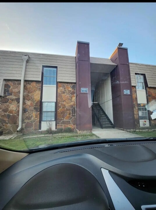 4339 E 68th St, Unit 502 in Tulsa, OK - Foto de edificio