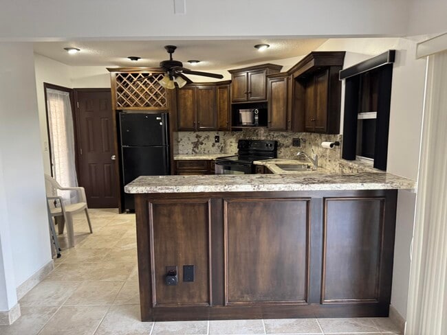 3 Greenway Village N in Royal Palm Beach, FL - Building Photo - Building Photo