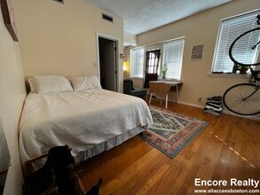 104 Warren St, Unit 92-205 in Boston, MA - Foto de edificio - Building Photo