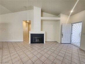 1405 Iron Springs Dr in Las Vegas, NV - Foto de edificio - Building Photo