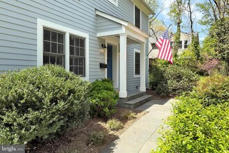 2521 Ross St in Alexandria, VA - Foto de edificio - Building Photo