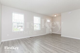 4721 Megan Danielle Dr in Morrow, OH - Foto de edificio - Building Photo