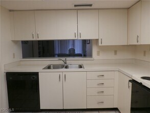 11300 Caravel Cir in Ft. Myers, FL - Building Photo - Building Photo