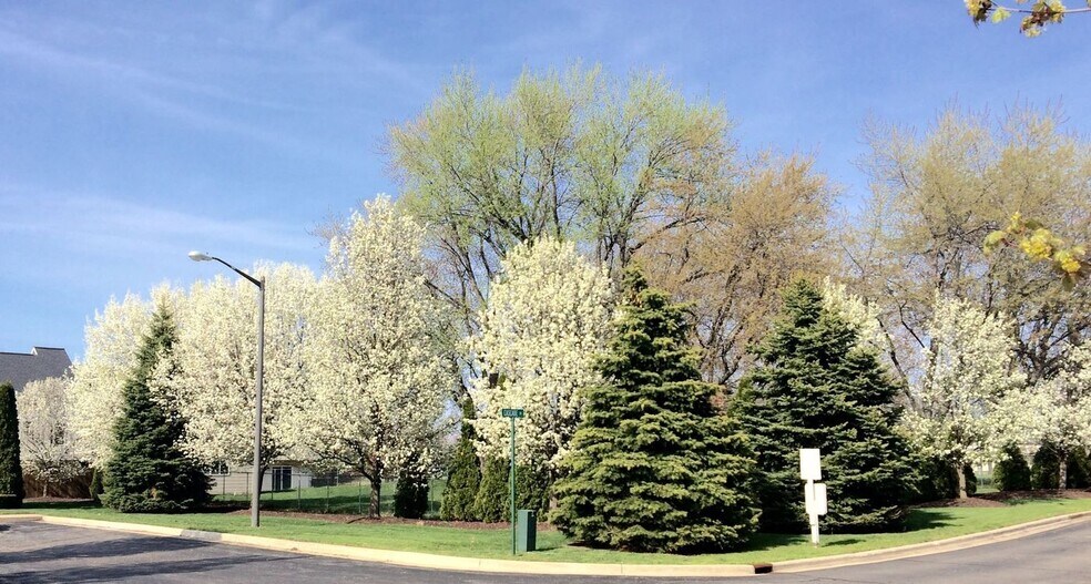 Waverly Meadows Apartments and Nearby Holland Apartments For Rent