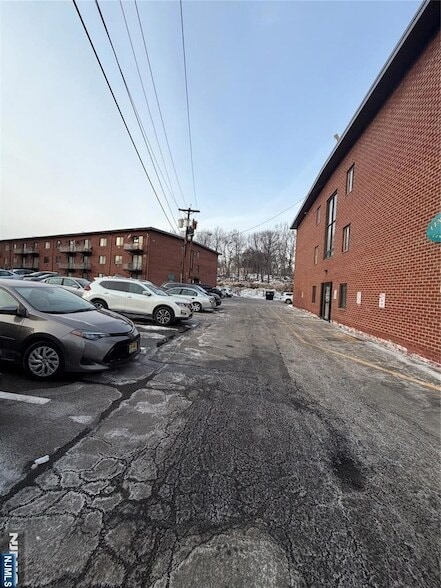550 Central Ave, Unit 9 in Harrison, NJ - Building Photo - Building Photo