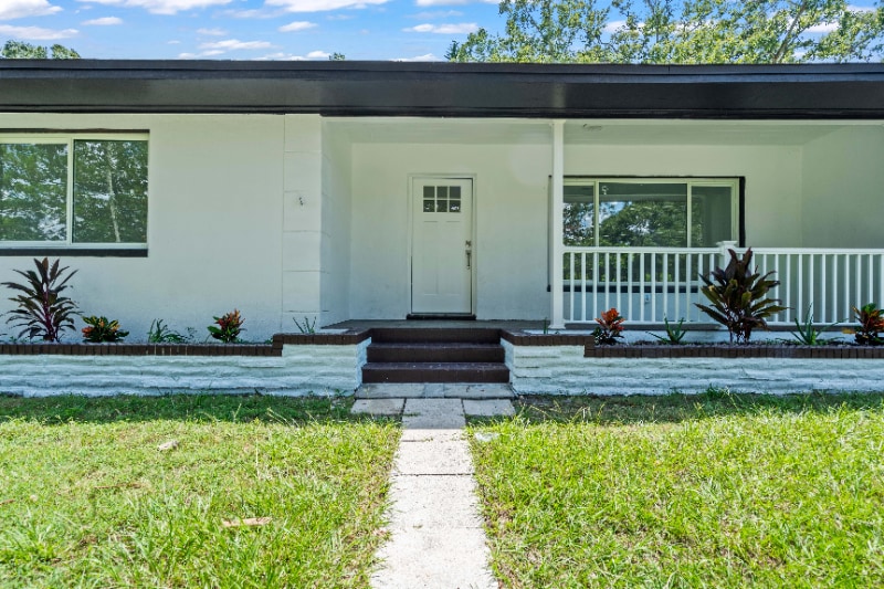 1369 Pine Brook Dr in Clearwater, FL - Building Photo